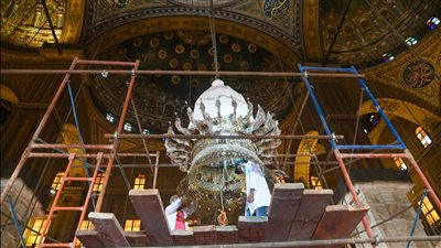 مصدر بالآثار يكشف كواليس ترميم نجفة مسجد محمد علي بالقلعة (خاص)