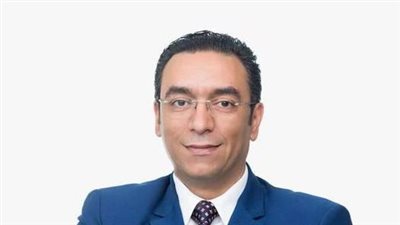 خبير أمن المعلومات يكشف تأثير تراجع تقييم فيس بوك على منصة جوجل وأبل ستور (فيديو)