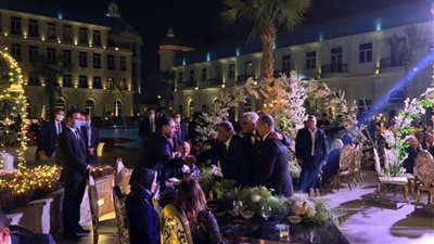 رئيس الوزراء يحضر حفل زفاف نجل أحمد ناجي ويلتقط الصور التذكارية في التجمع (صور)