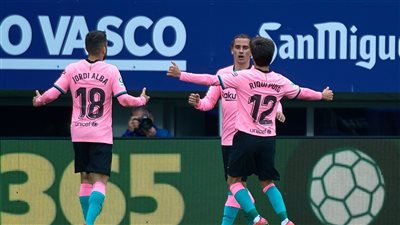 برشلونة يفوز على إيبار بهدف في ختام الدوري الإسباني