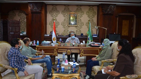 محافظ المنيا يلتقي