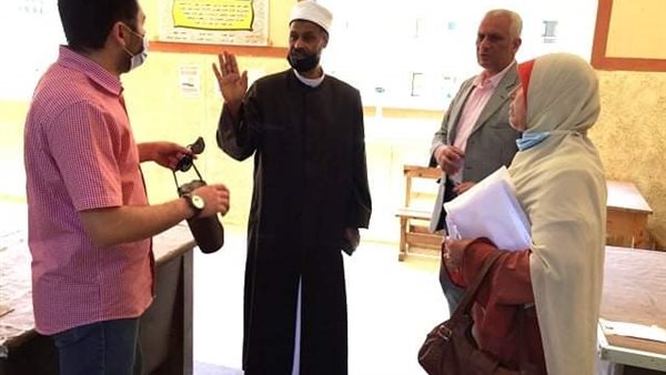 أحمد هاشم يتفقد المعاهد