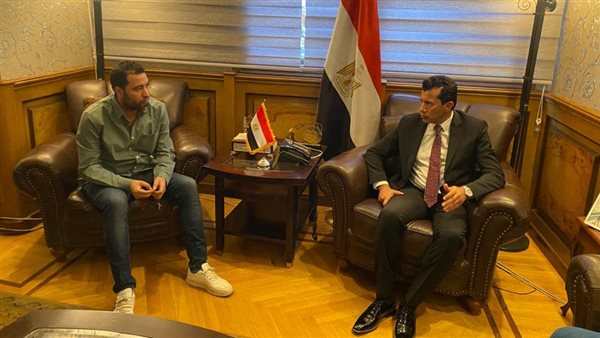 أشرف صبحي مع رئيس