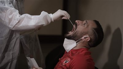 مسحة طبية لبعثة الأهلي بعد الوصول إلى قطر