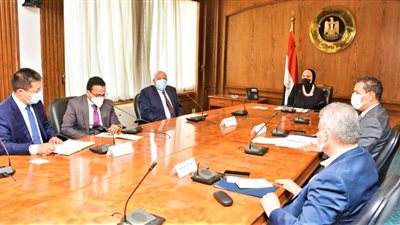 وزيرة التجارة: تصنيع الأتوبيسات والمينى باصات في مصر مع شركة يوتنج الصينية 