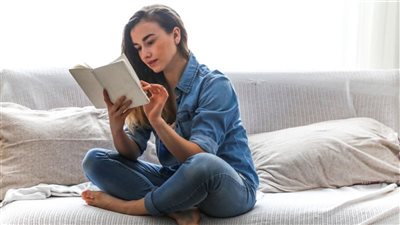 تعزيز النوم وتقوية التعاطف.. فوائد القراءة للصحة العقلية والنفسية