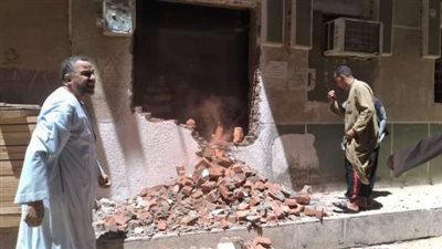 مصدر أمني يكشف حقيقة اقتحام أهالي سنورس بالفيوم لمسجد وهدم بابه (صور)