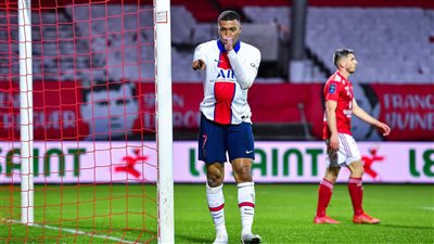 رسميًا.. كيليان مبابي يتوج بجائزة الحذاء الذهبي في الدوري الفرنسي