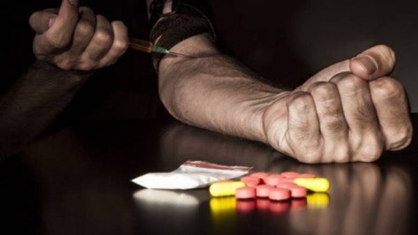 متعاطي مخدرات_ أرشيفية