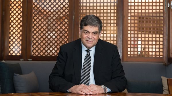 أشرف حاتم رئيس لجنة