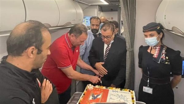بعثة الأهلي في مطار