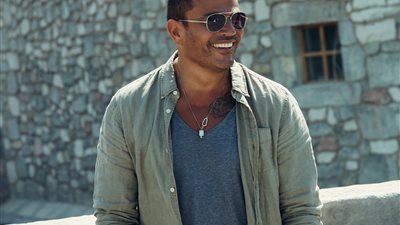 أيقونة خالدة.. عمرو دياب الأكثر استماعًا في Spotify خارج مصر