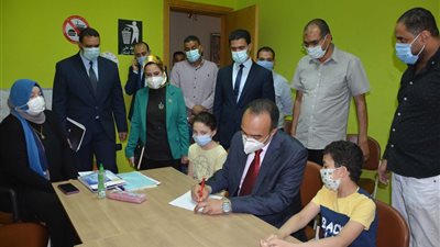 نائب محافظ المنيا يتفقد المركز التكنولوجي ومكتبة مصر العامة