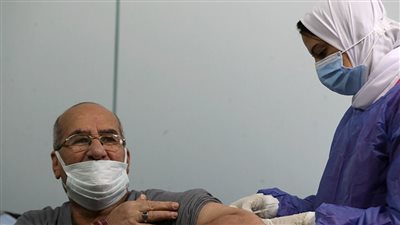 طبيب: تطعيم 70% من المصريين بلقاح كورونا يحقق مناعة القطيع (فيديو)