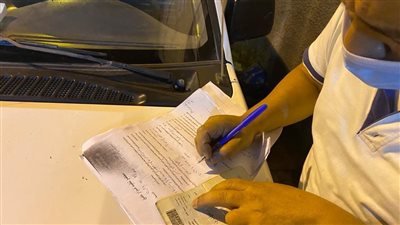 غلق وتغريم 14 منشأة ورفع 45 حالة إشغال في حملة مسائية بالإسكندرية