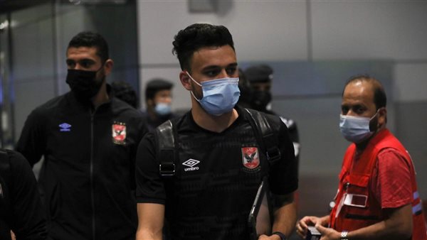 لاعبي الأهلي بمطار