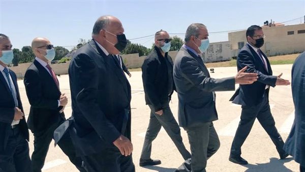 وزير الخارجية يتوجه