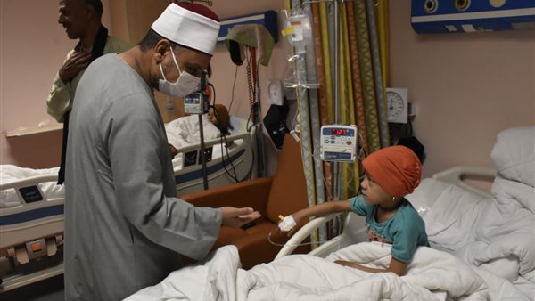 وفد من الأوقاف يدعم