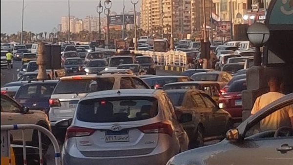 زحام وتكدس بشوارع