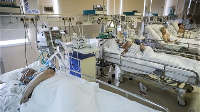 وفاة 8700 شخص بعد إصابتهم بكورونا خلال علاجهم من أمراض أخرى في المستشفيات ببريطانيا