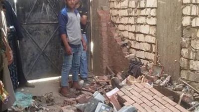 مصرع عامل سقط عليه حائط أثناء هدمه في سوهاج    