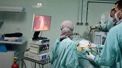فريق طبي ينجح في استئصال ورم خطير وزنه 150 جراما من مرارة مواطن بالمحلة