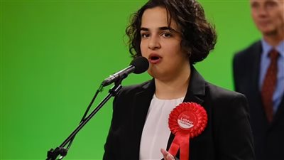 أصغر نائبة في البرلمان البريطاني تواجه اضطرابات نفسية بعد تعرضها للتنمر