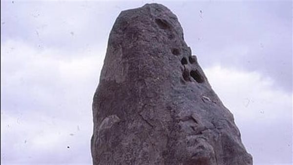  النصب التذكاري والمسمي