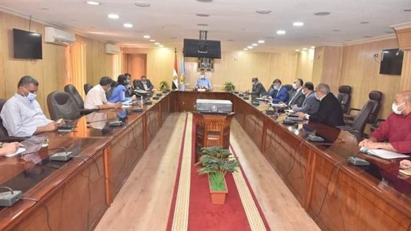 محافظ أسيوط يلتقي