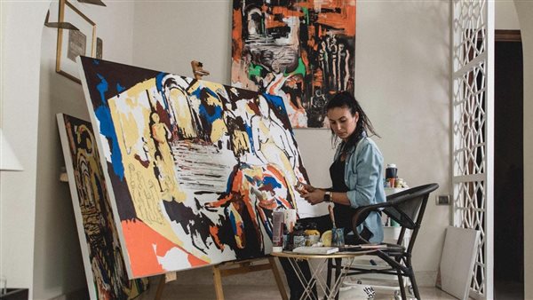 الفنانة التشكيلية