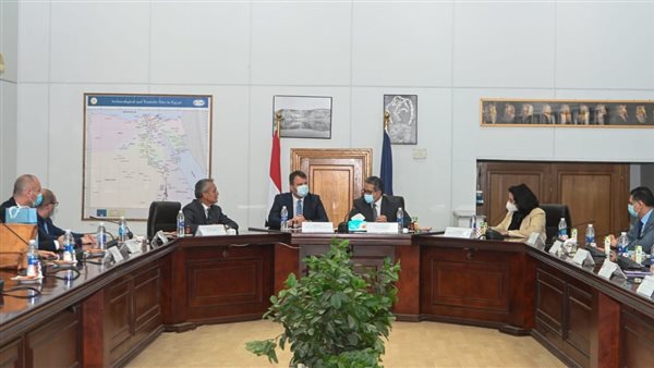 وزير السياحة يلتقي
