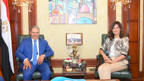 وزيرة الهجرة ووكيل