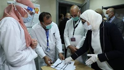 بينهم وكيل صحة سوهاج.. تسجيل 77 إصابة جديدة بفيروس كورونا     