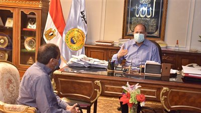 محافظ أسيوط يلتقي مدير إدارة المواقف لمناقشة خطة التطوير وتطبيق الإجراءات الاحترازية