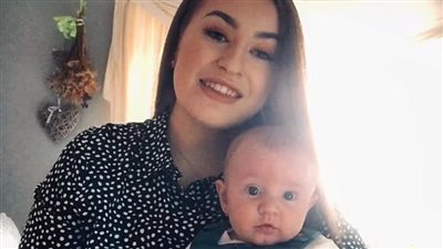 بريطانية شخّصها الأطباء بالعقم تضع طفلها في الحمام