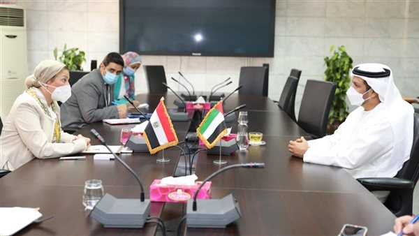 وزيرة البيئة مع السفير