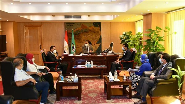 محافظ الفيوم يجتمع