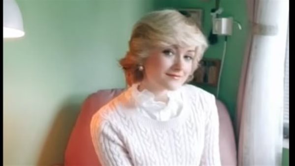 الفتاة مقلدة الأميرة