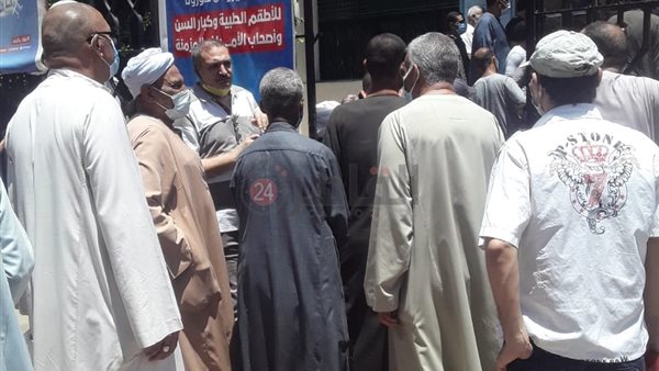 زحام المواطنين أمام