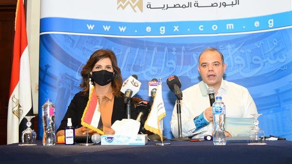 وزيرة الهجرة مع رئيس