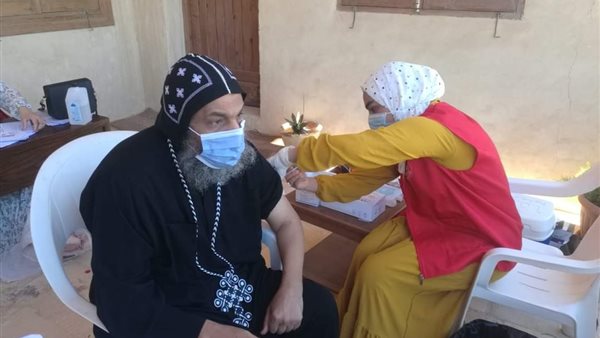 تطعيم الآباء الكهنة