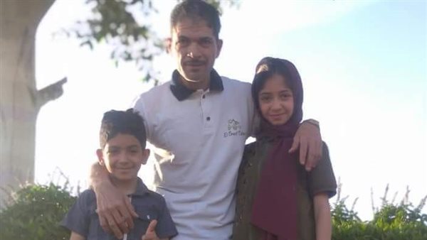 الأب وطفلية