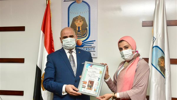 تكريم رئيس جامعة