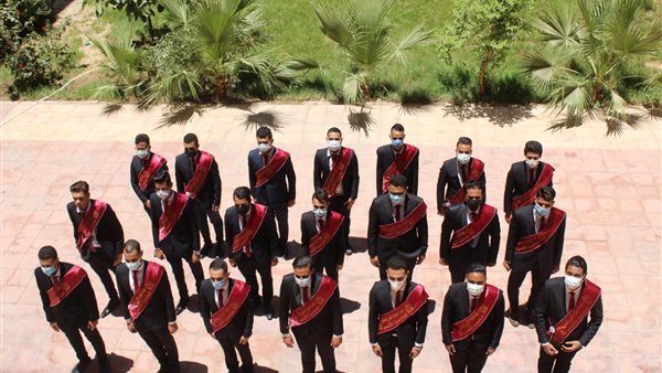 طلاب جامعة الأقصر