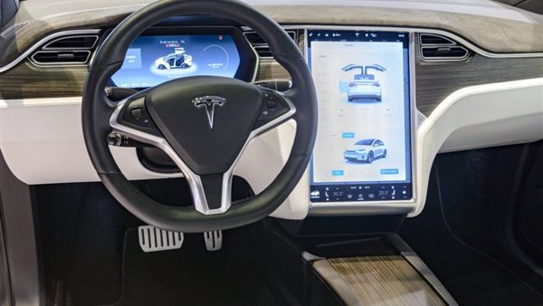 سيارة تسلا 
