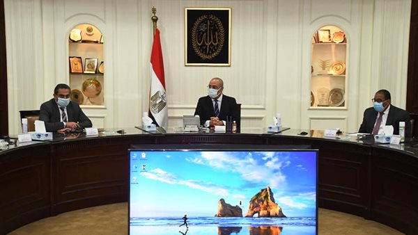 وزير الإسكان مع رئيس