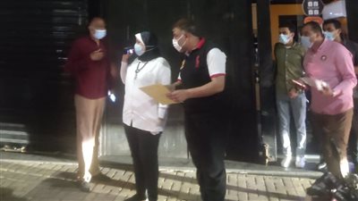 غلق وتغريم 12 منشأة ورفع 40 حالة إشغال في حملة بوسط الإسكندرية (صور)