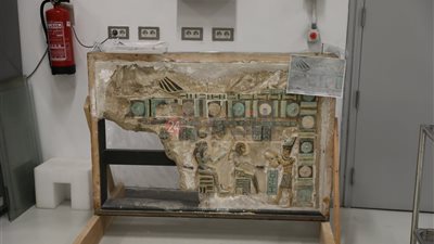 رئيس معمل الأحجار: المتحف المصري الكبير يعرض لوحتين للملك بطليموس التاسع (خاص)