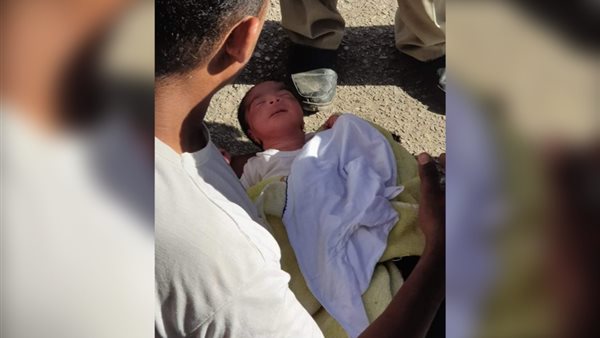 الطفل الملقى في الشارع