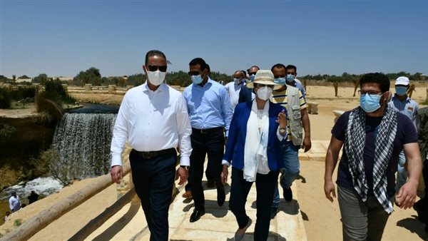 وزيرة البيئة ومحافظ